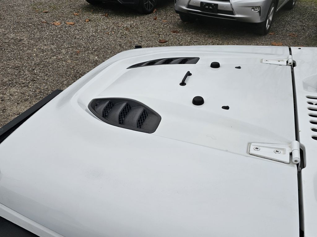 2012 Jeep Wrangler Image 12