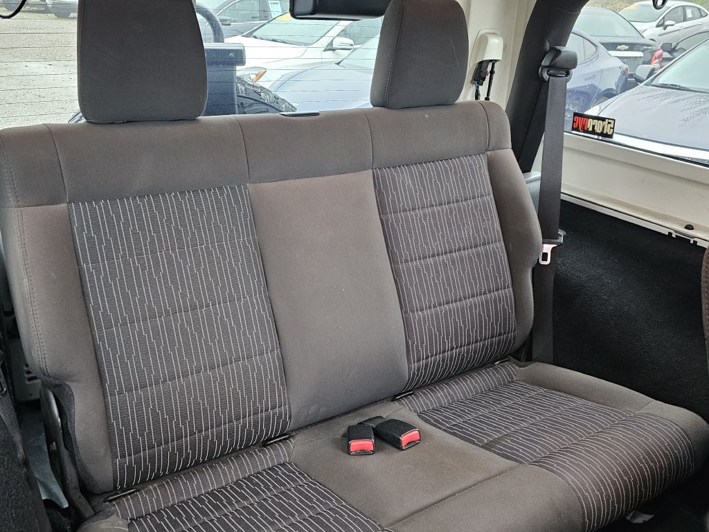 2012 Jeep Wrangler Image 13