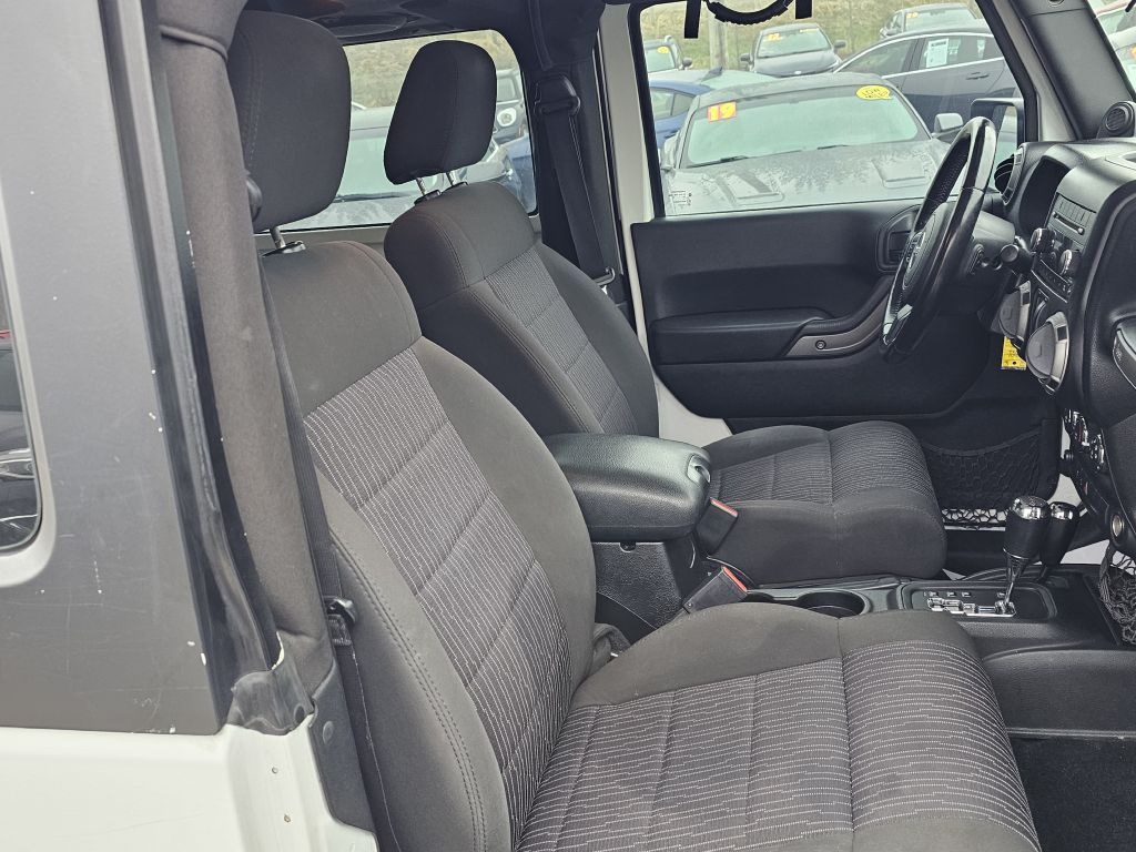 2012 Jeep Wrangler Image 14