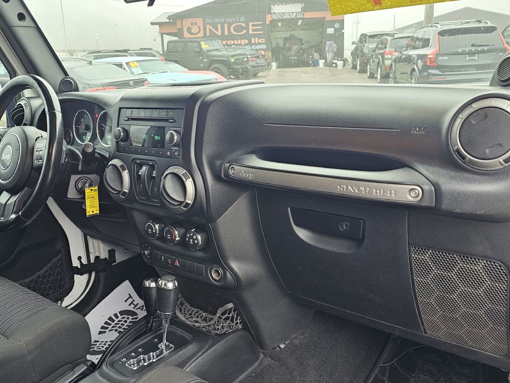 2012 Jeep Wrangler Image 15