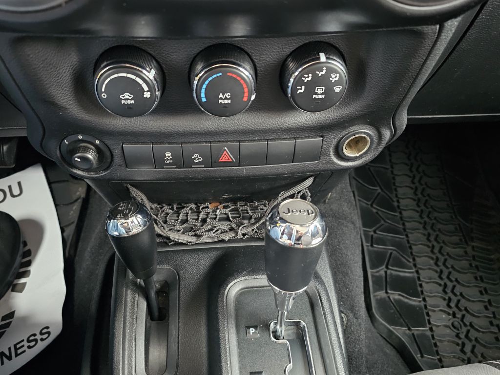 2012 Jeep Wrangler Image 23