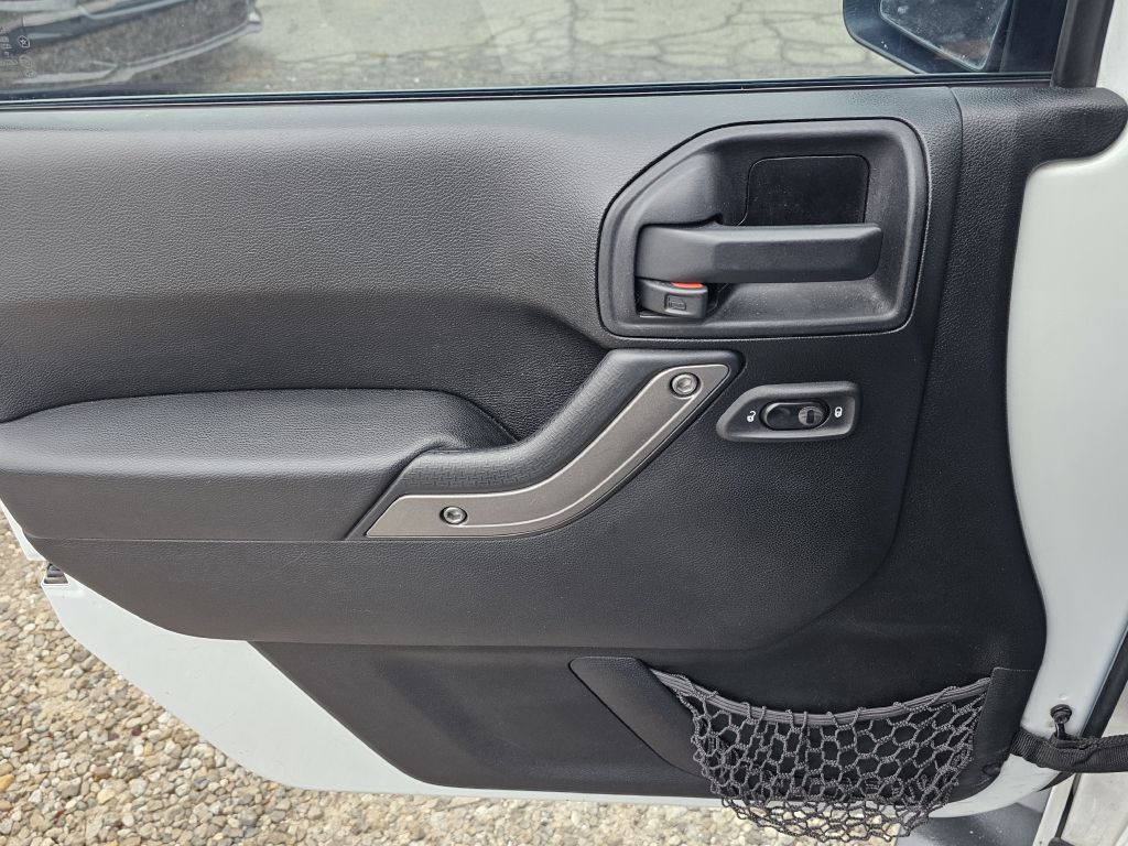 2012 Jeep Wrangler Image 24