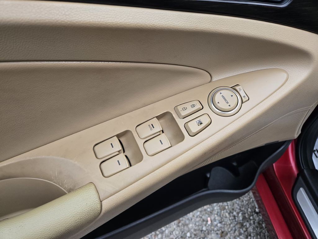 2011 Hyundai Sonata Image 16