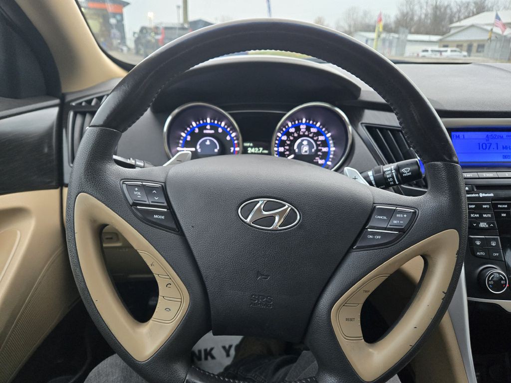 2011 Hyundai Sonata Image 17