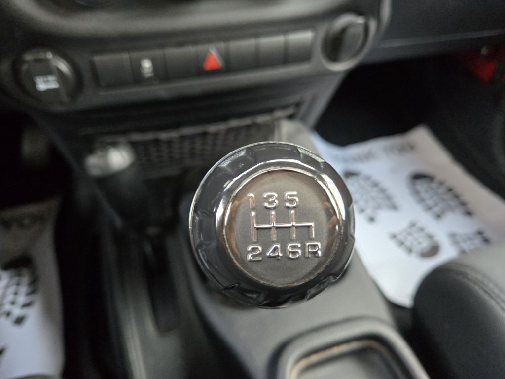 2012 Jeep Wrangler Image 20