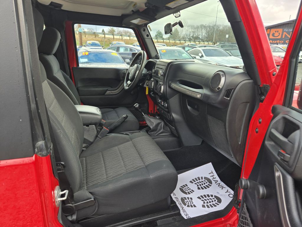 2012 Jeep Wrangler Image 23