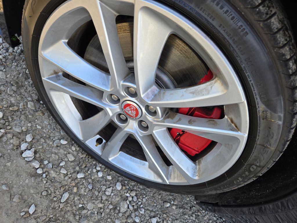 2016 Jaguar F-TYPE Image 10