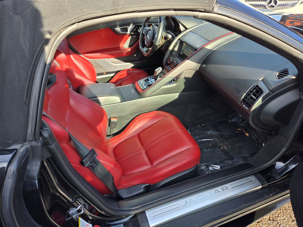 2016 Jaguar F-TYPE Image 33