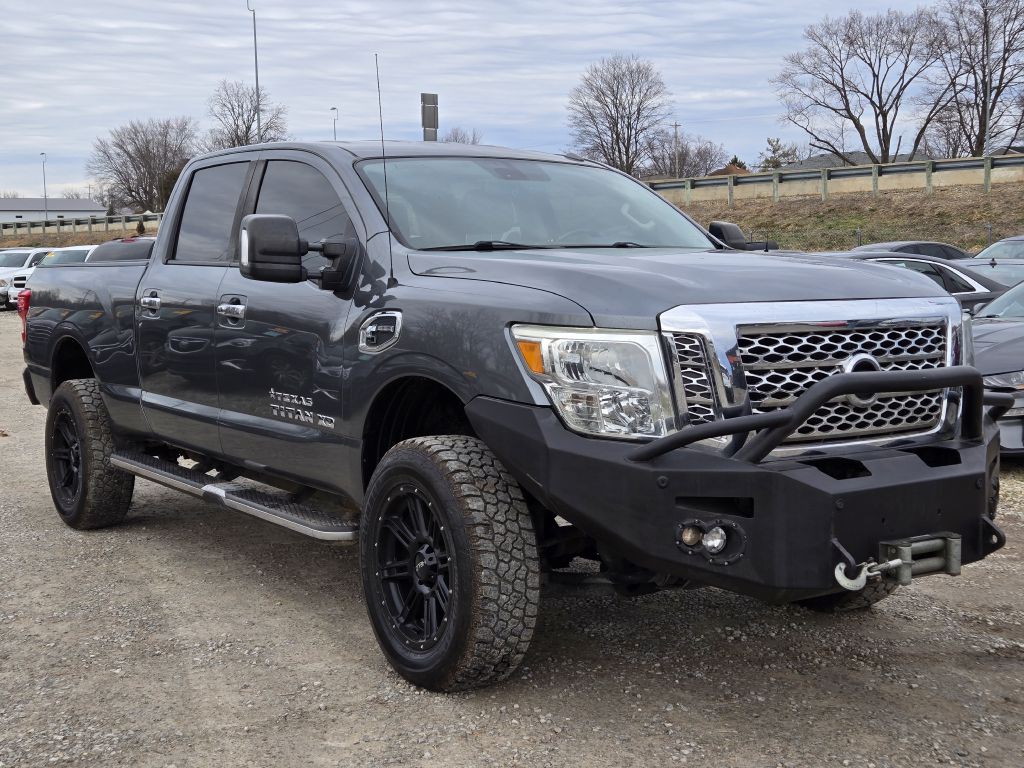 2017 Nissan Titan Image 3