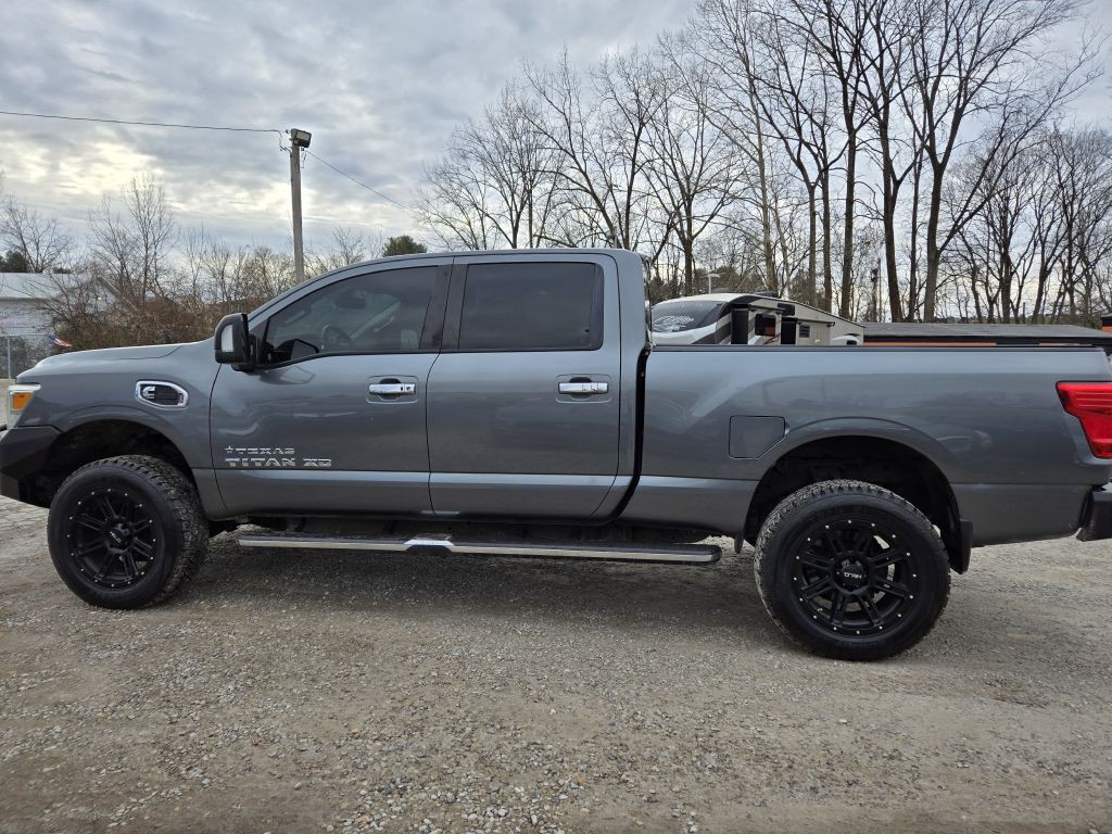 2017 Nissan Titan Image 8