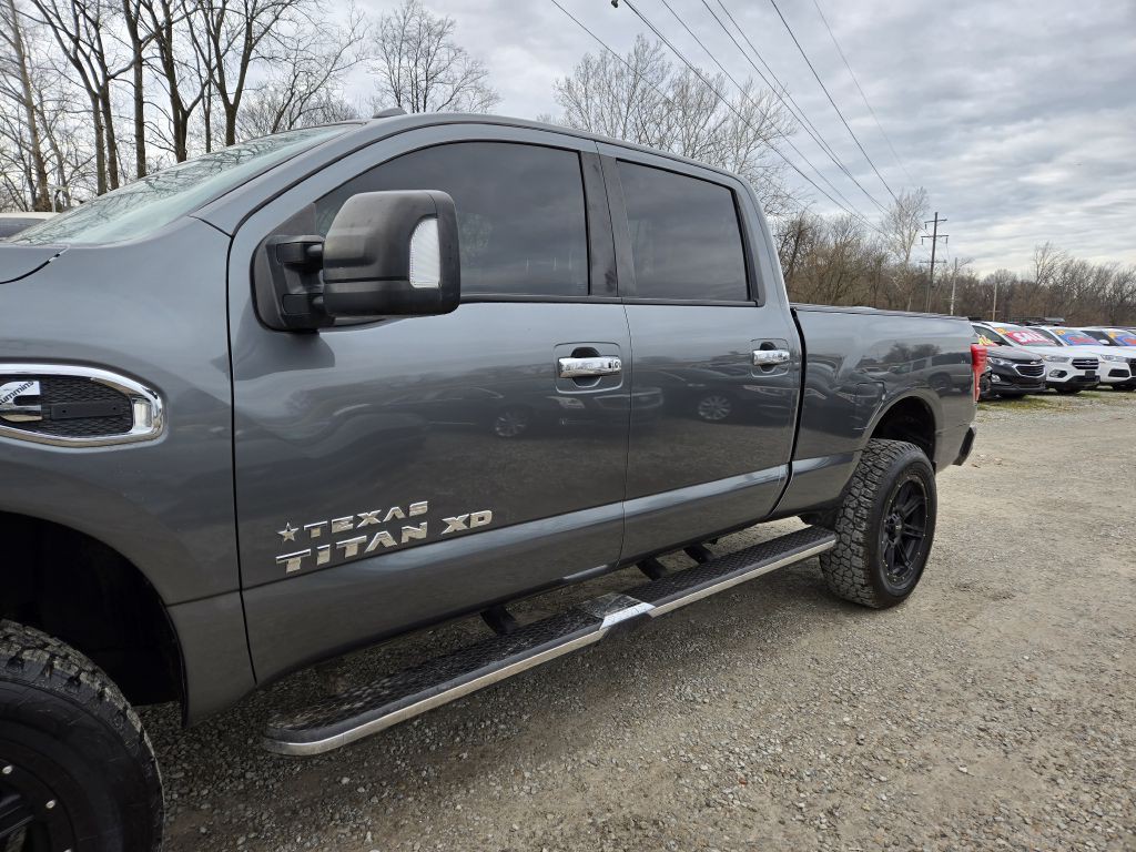 2017 Nissan Titan Image 9