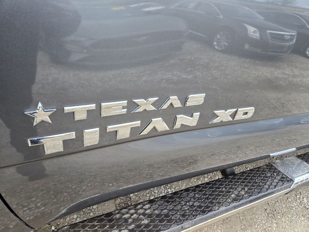 2017 Nissan Titan Image 10