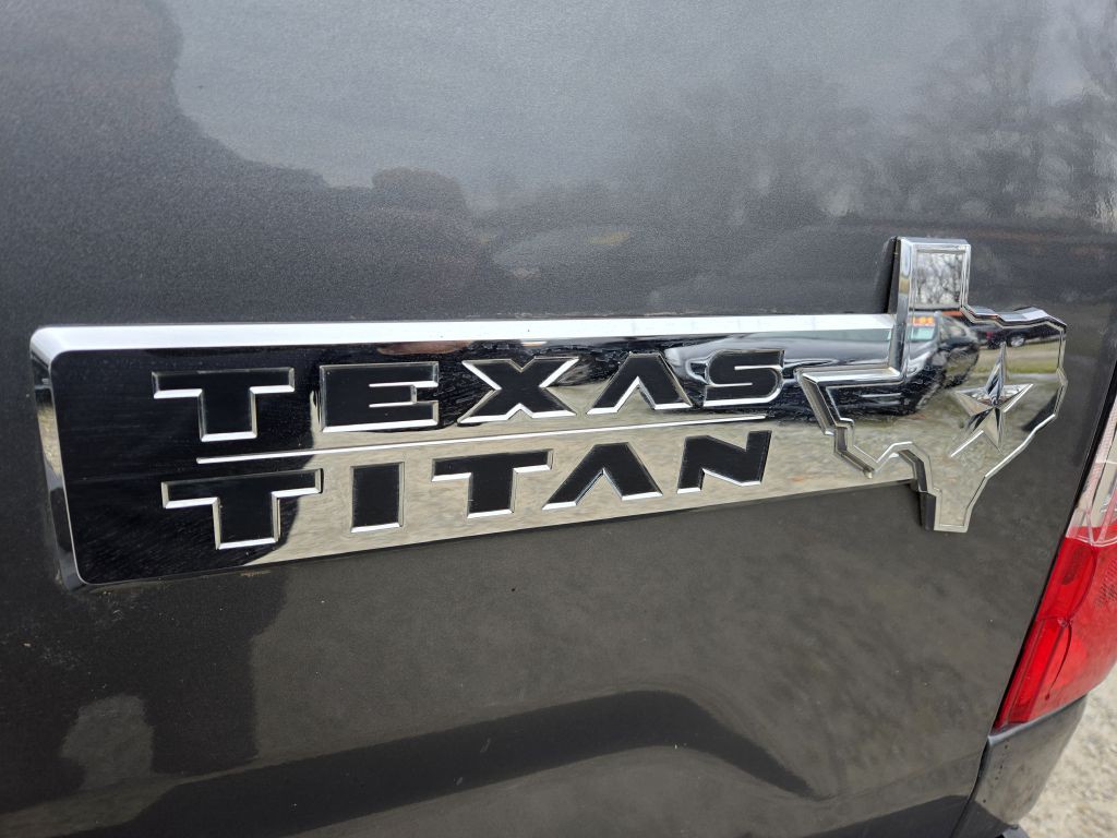 2017 Nissan Titan Image 15
