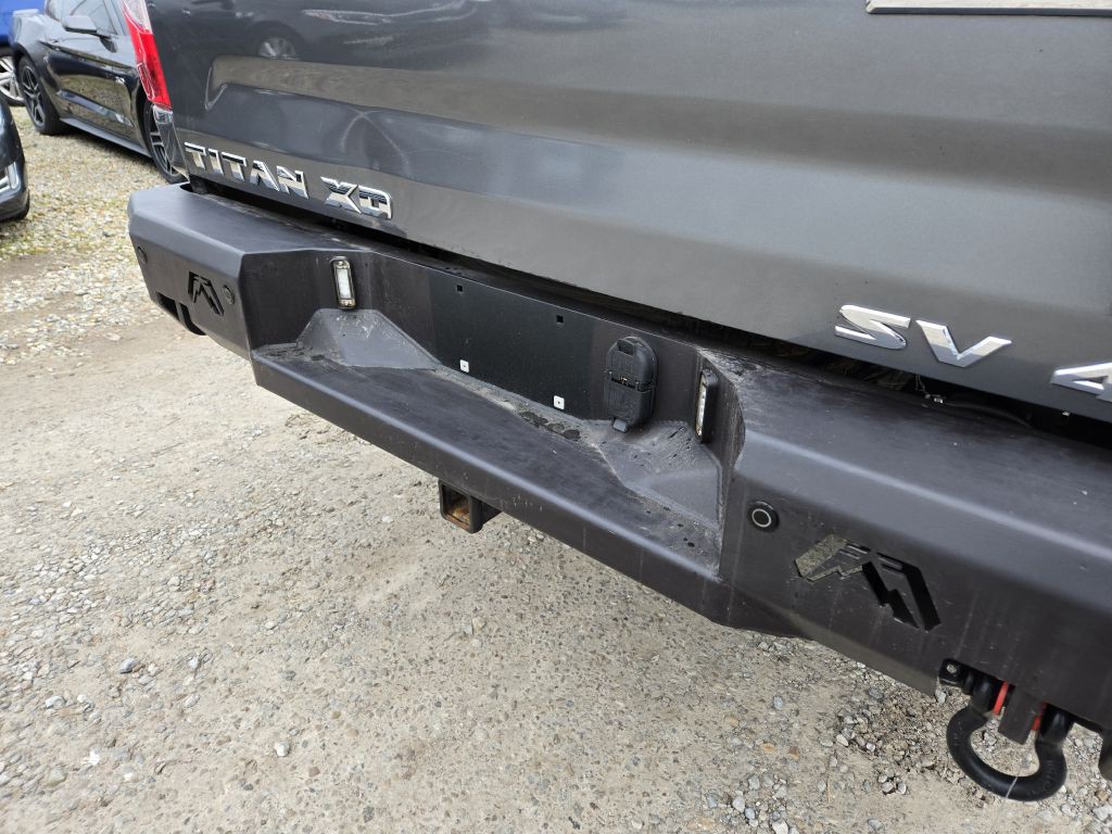 2017 Nissan Titan Image 16