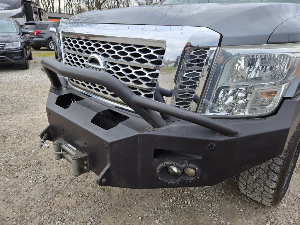2017 Nissan Titan Image 19