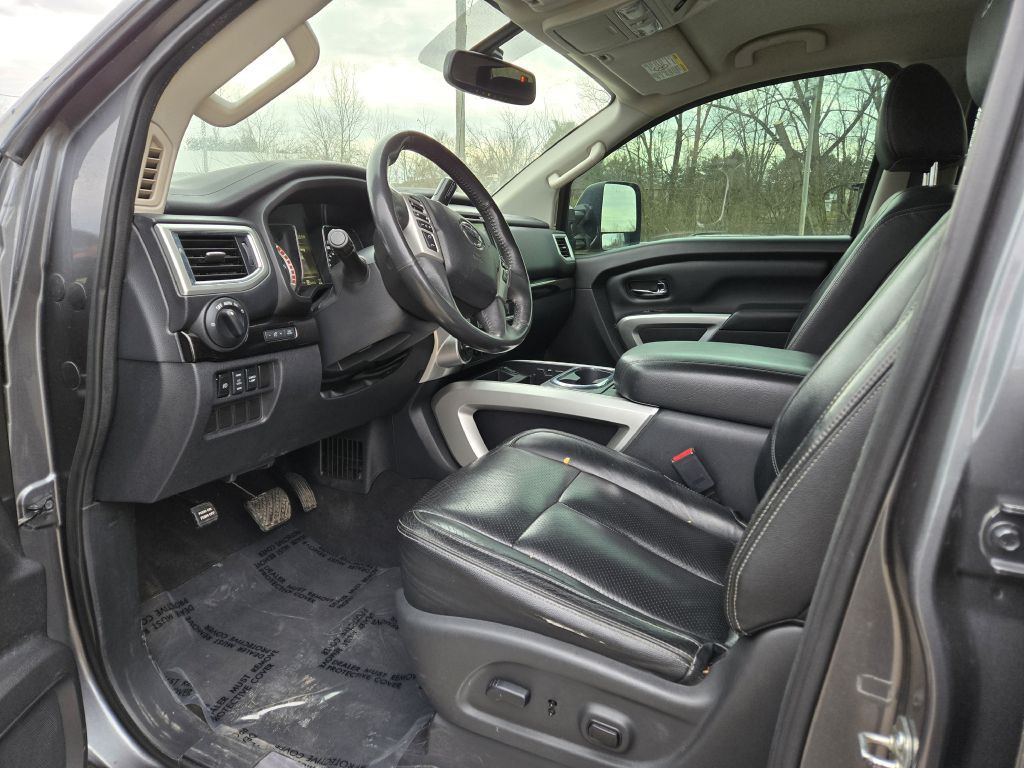 2017 Nissan Titan Image 20
