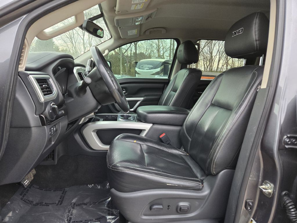 2017 Nissan Titan Image 21