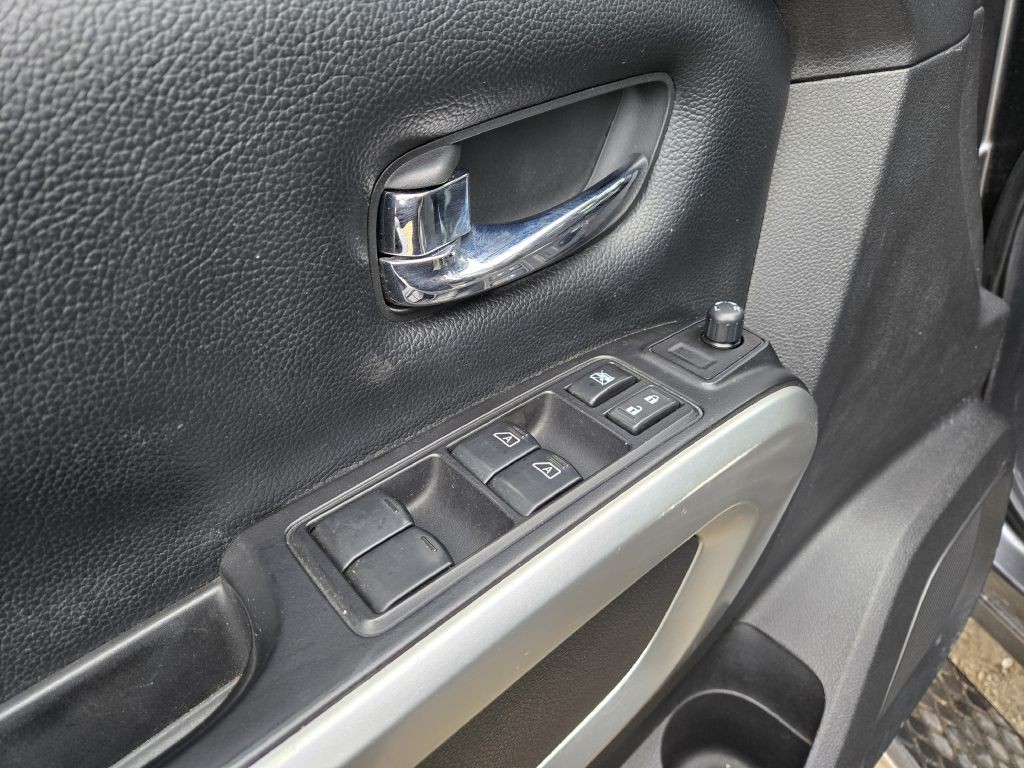 2017 Nissan Titan Image 22