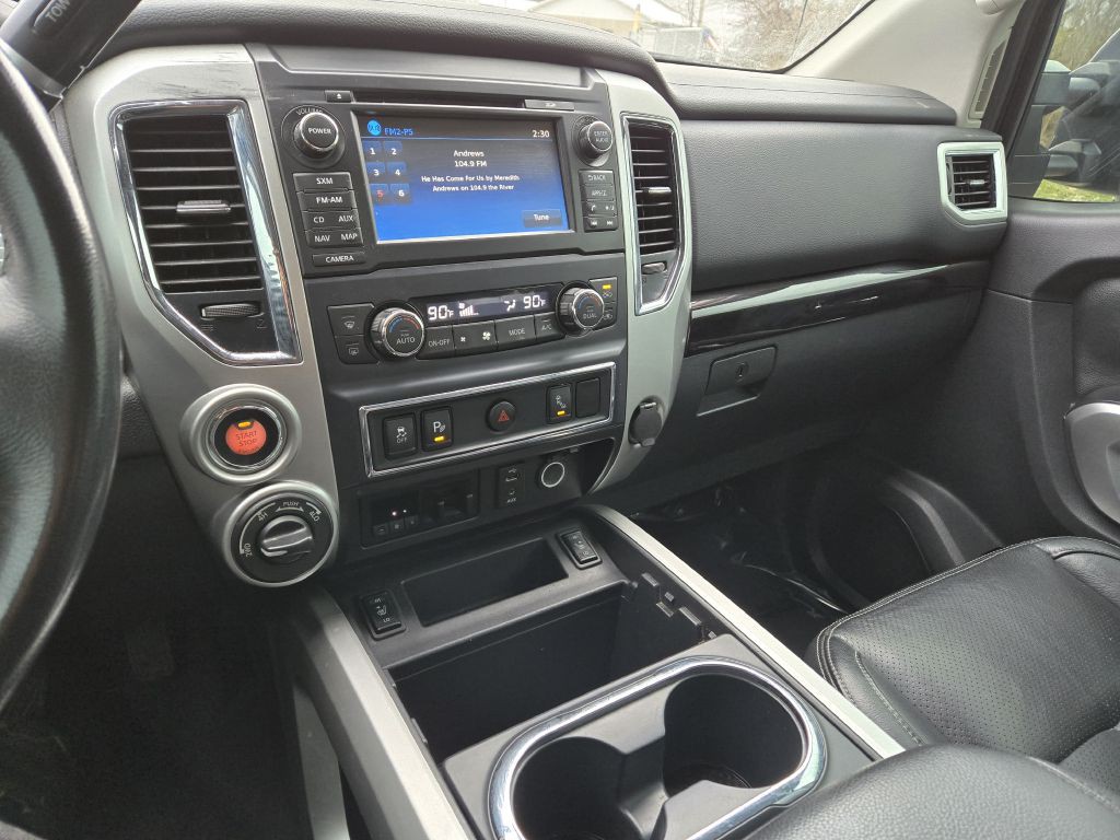 2017 Nissan Titan Image 24