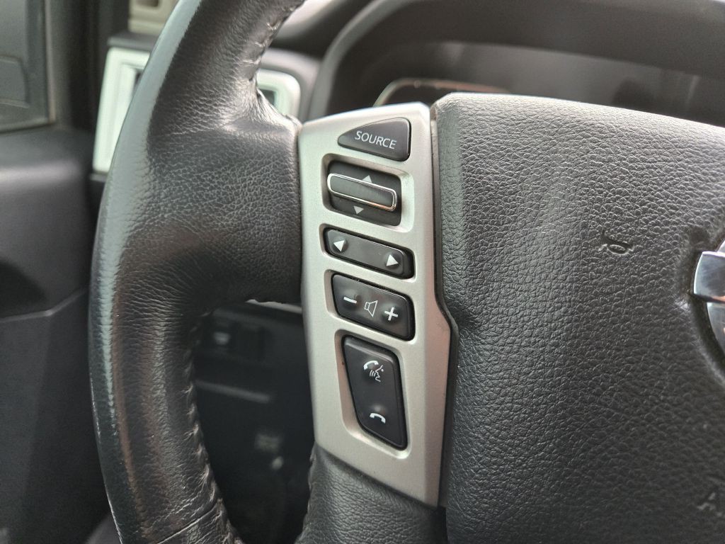 2017 Nissan Titan Image 25