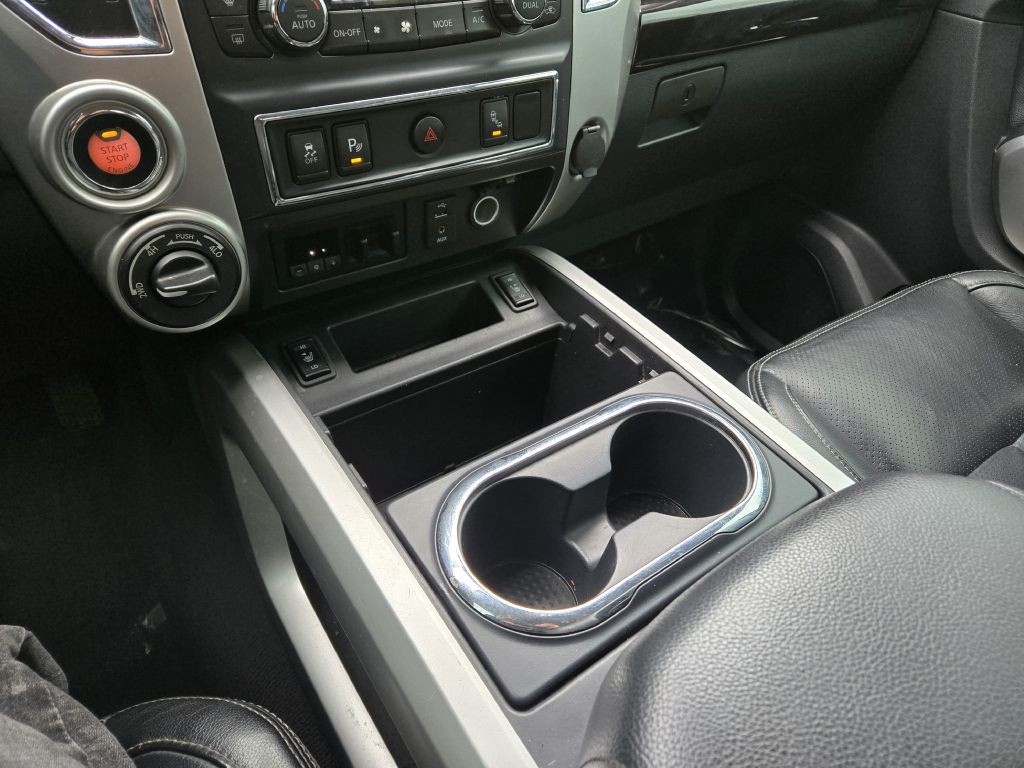 2017 Nissan Titan Image 28