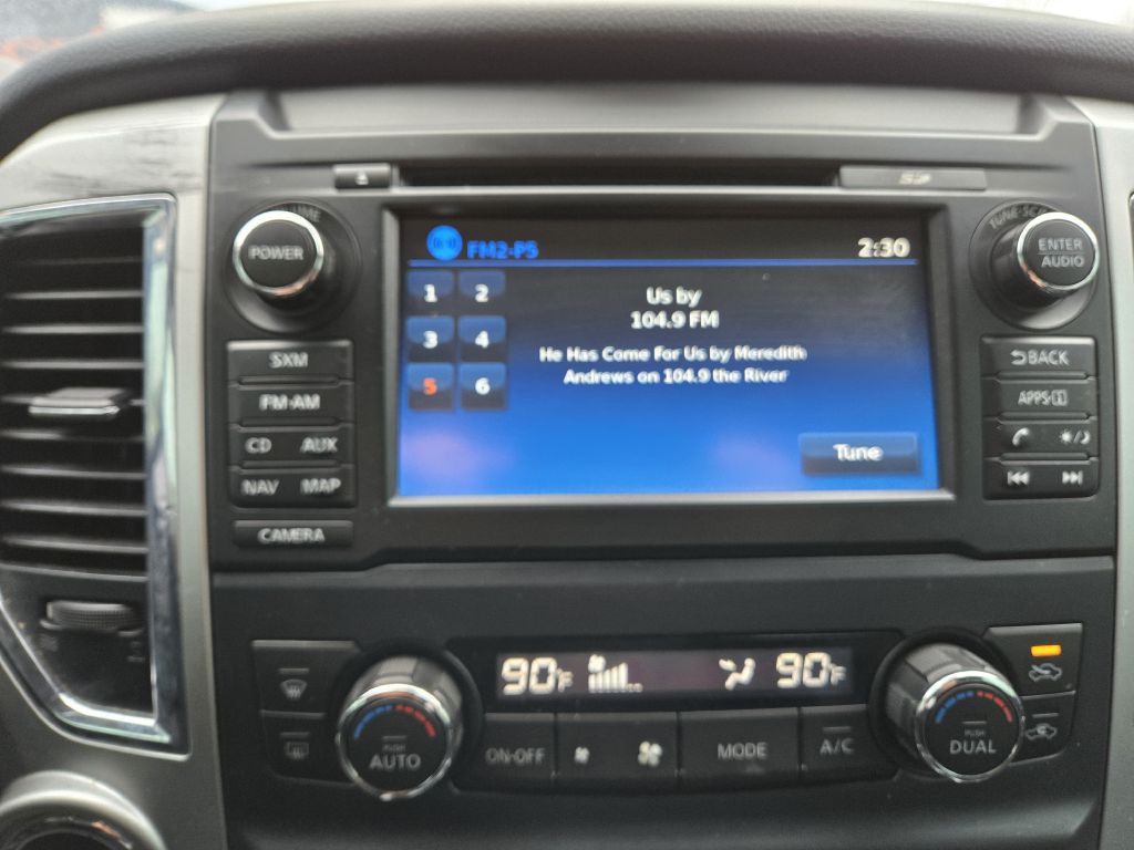 2017 Nissan Titan Image 32