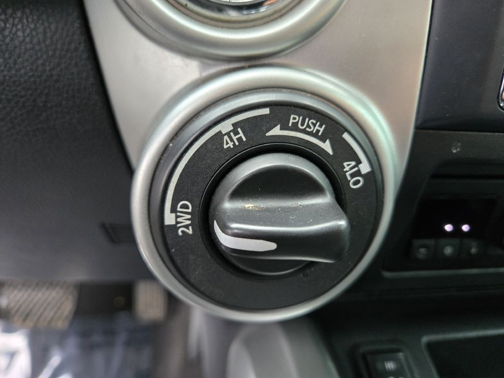 2017 Nissan Titan Image 35