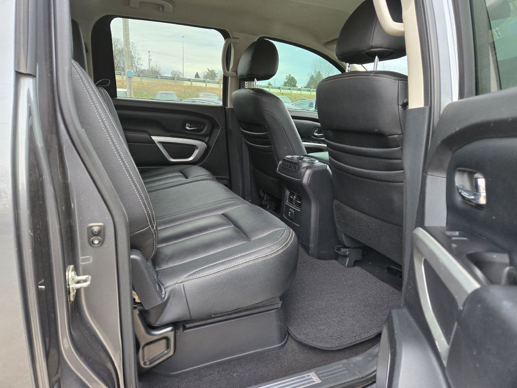 2017 Nissan Titan Image 37