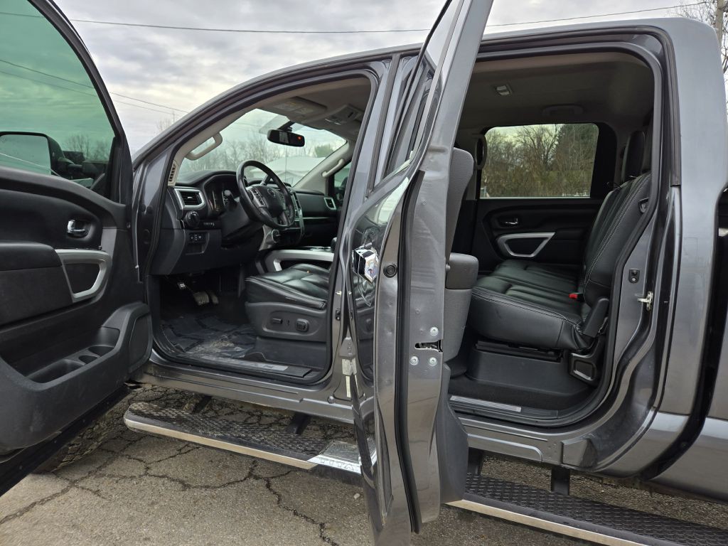 2017 Nissan Titan Image 39