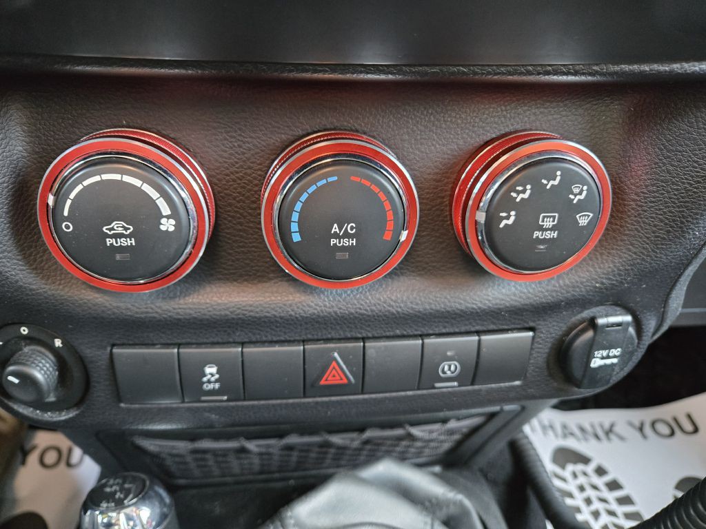 2014 Jeep Wrangler Image 32