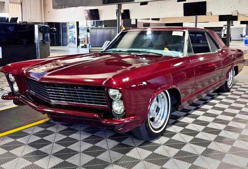 1965 Buick Riviera Image 1