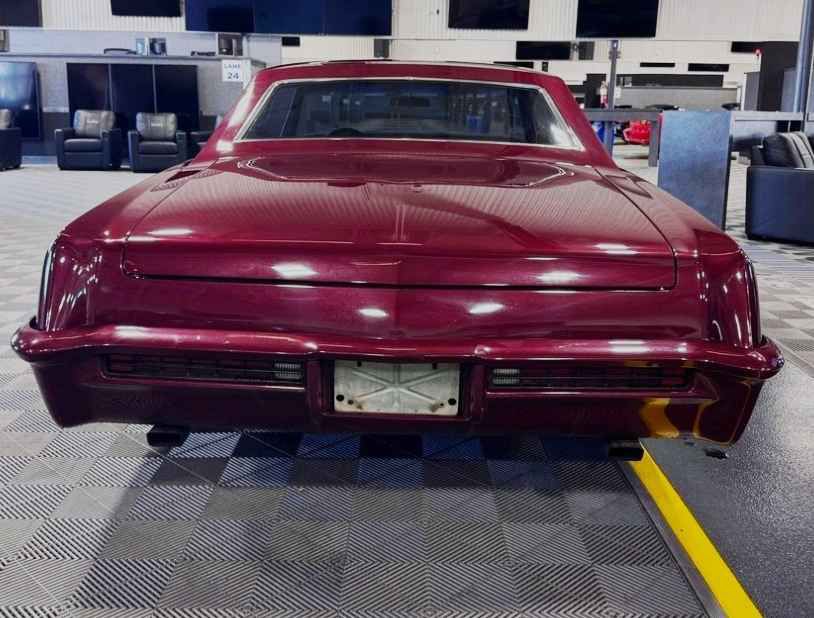 1965 Buick Riviera Image 4