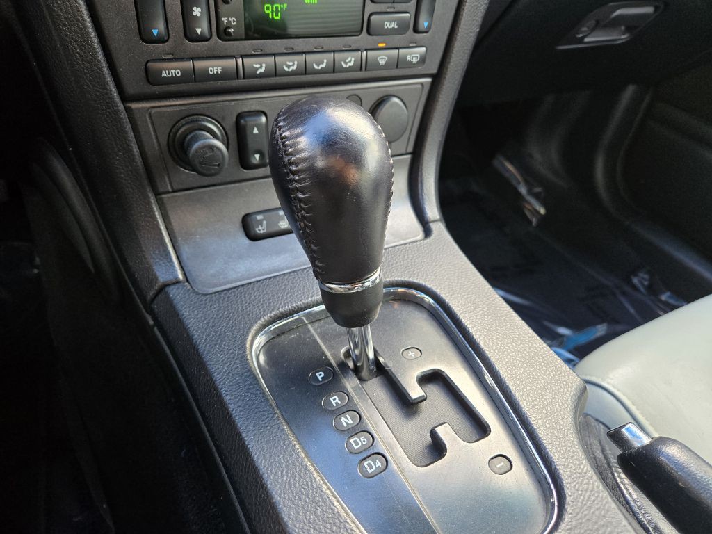 2003 Ford Thunderbird Image 21