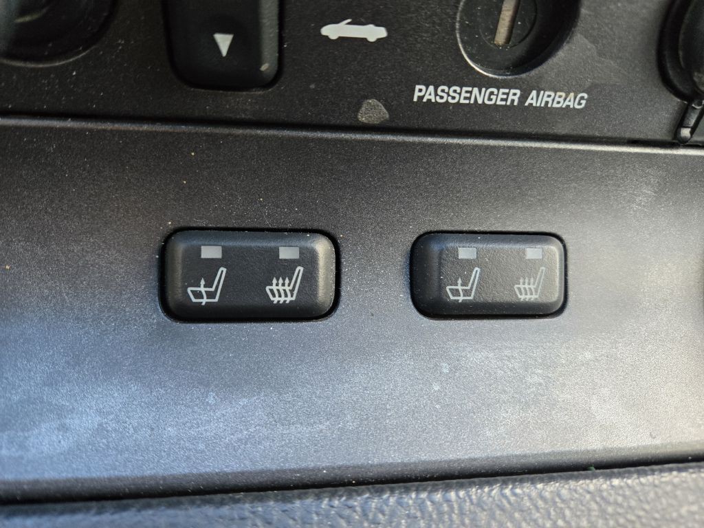 2003 Ford Thunderbird Image 22