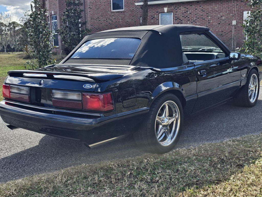 1989 Ford Mustang Image 12