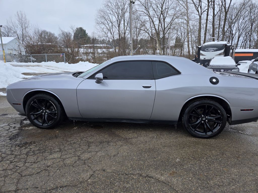 2017 Dodge Challenger Image 8