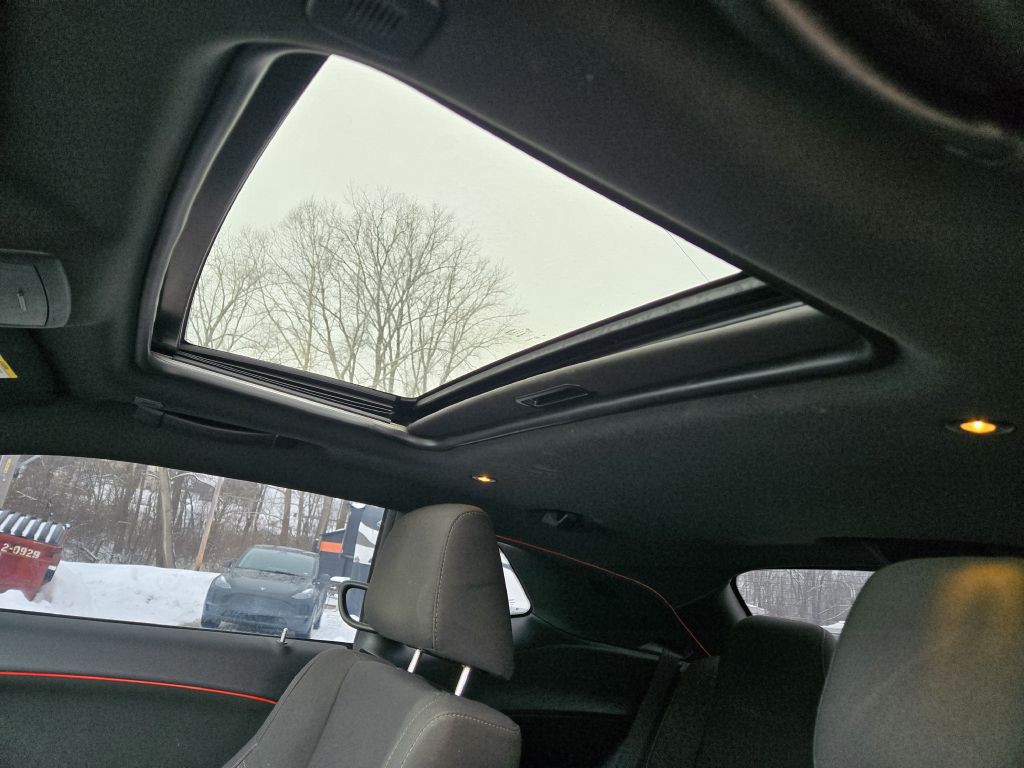 2017 Dodge Challenger Image 19