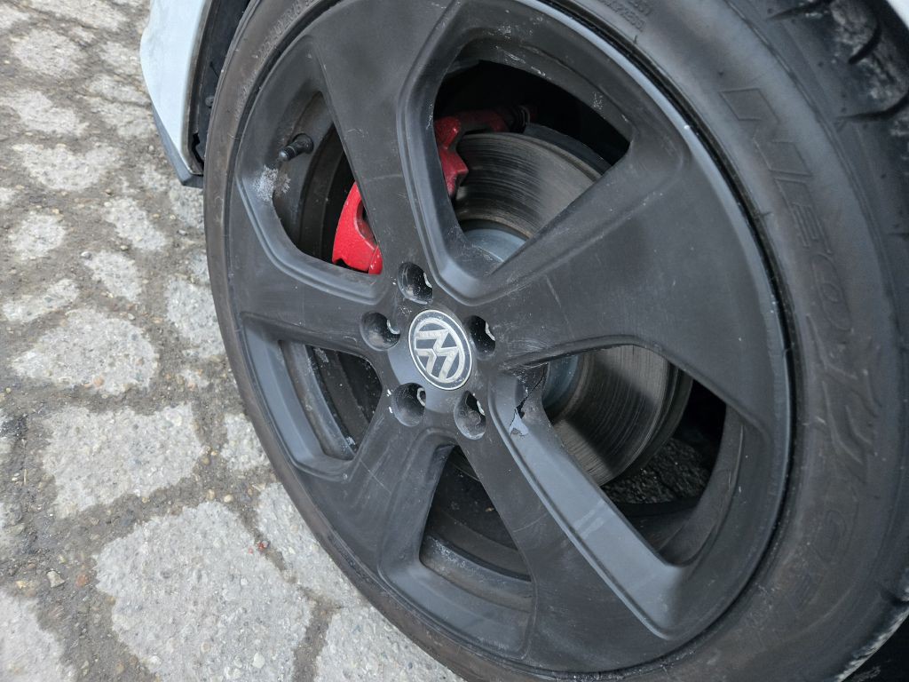 2016 Volkswagen GTI Image 9