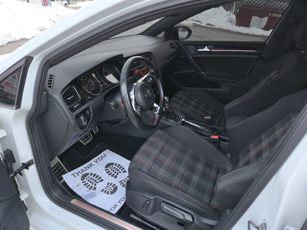 2016 Volkswagen GTI Image 10