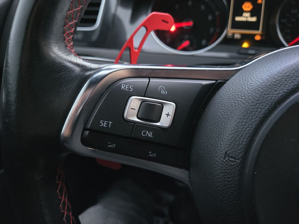 2016 Volkswagen GTI Image 15