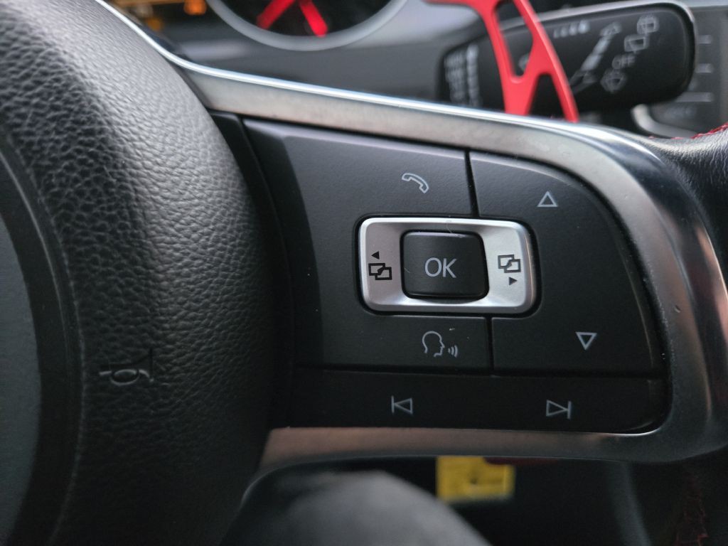 2016 Volkswagen GTI Image 16