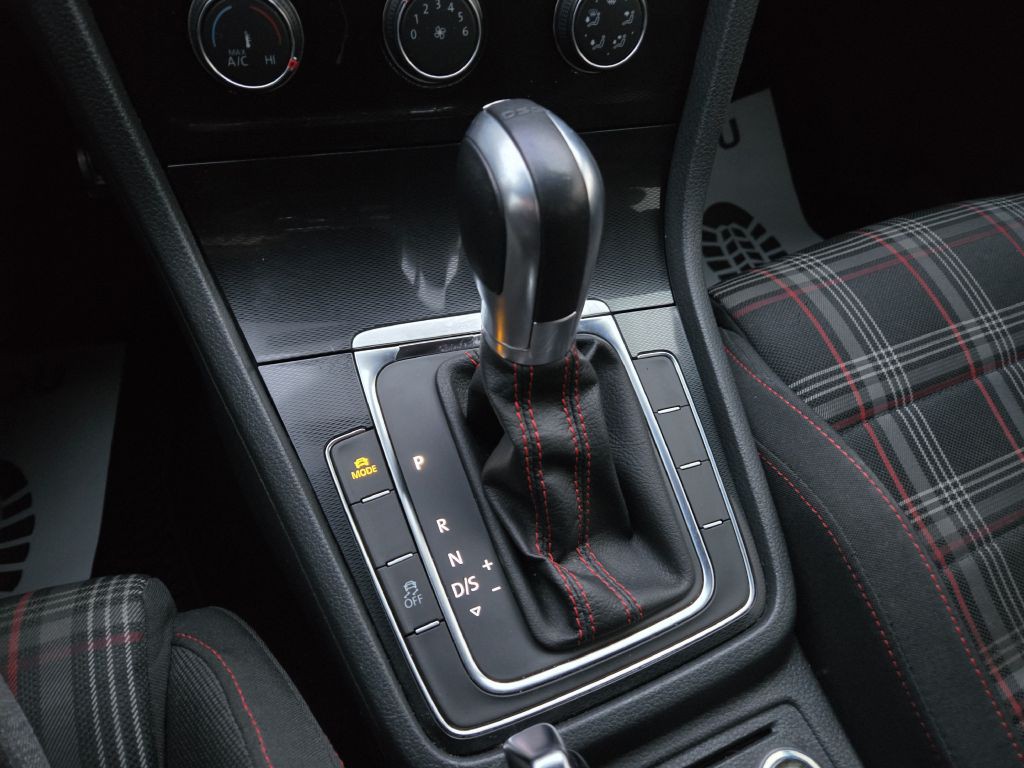 2016 Volkswagen GTI Image 17