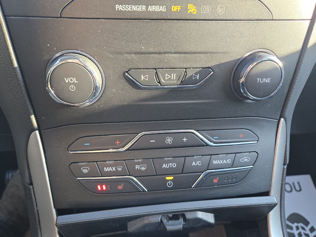 2020 Ford Edge Image 21