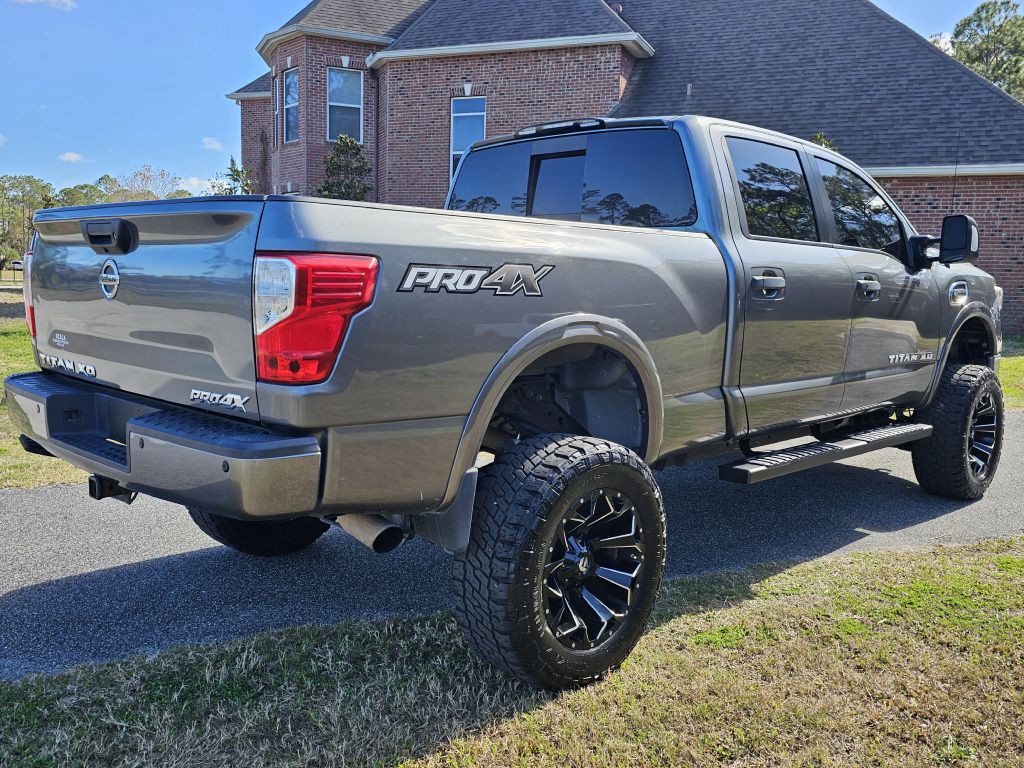 2017 Nissan Titan Image 5