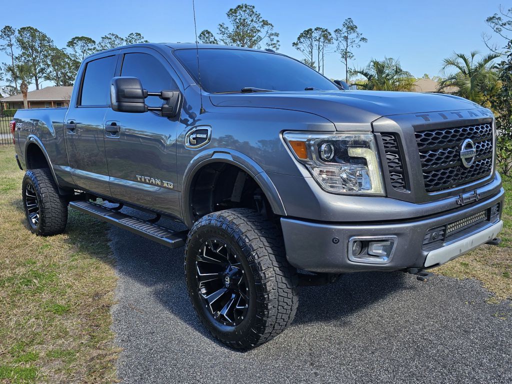 2017 Nissan Titan Image 7