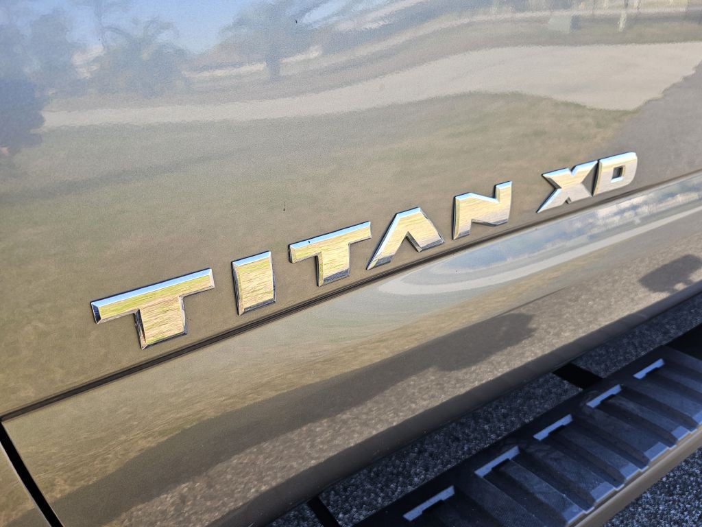 2017 Nissan Titan Image 10
