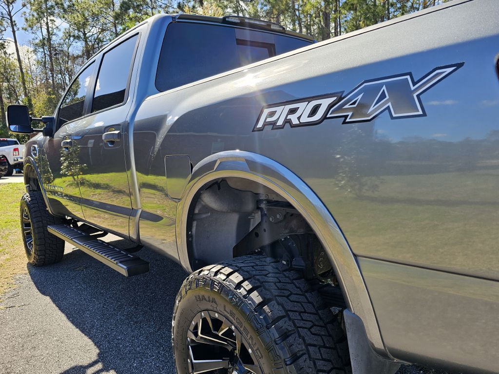 2017 Nissan Titan Image 12