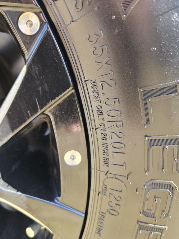 2017 Nissan Titan Image 15