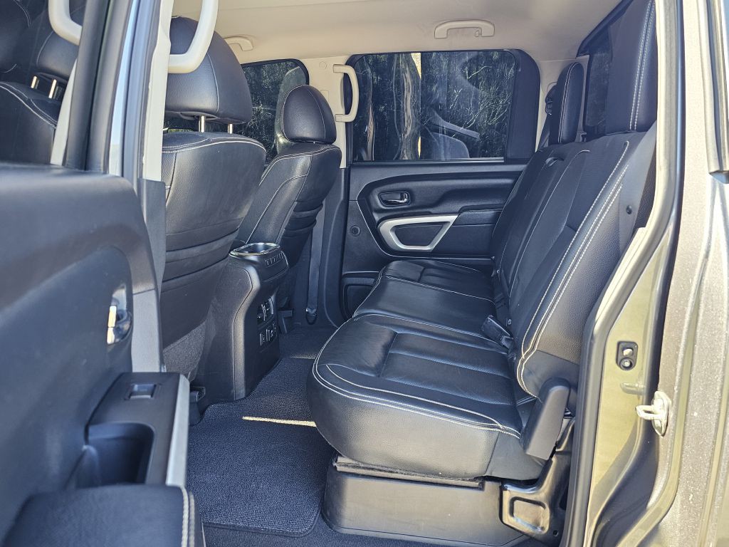 2017 Nissan Titan Image 16