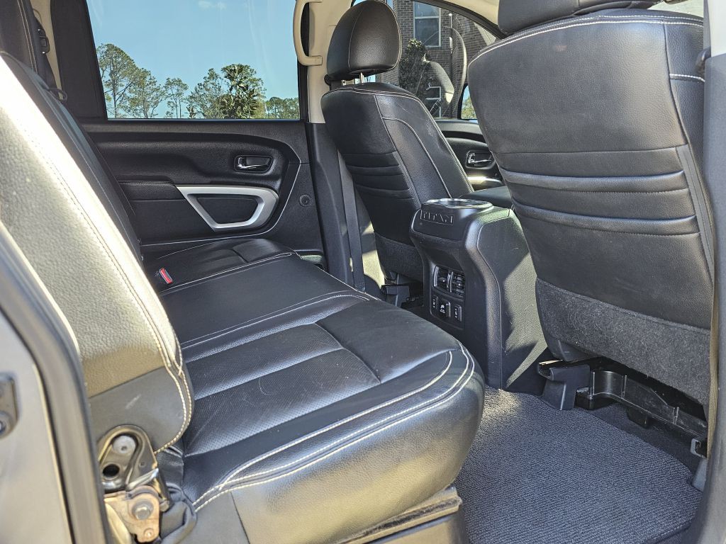 2017 Nissan Titan Image 19